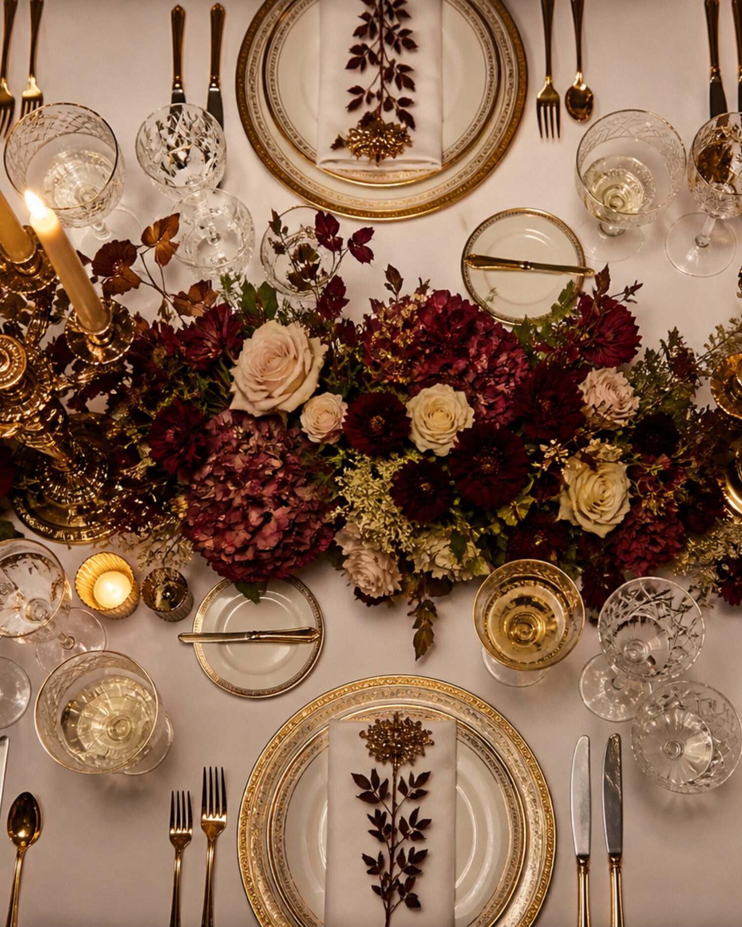 Mesa elegante posta para celebração no Palace